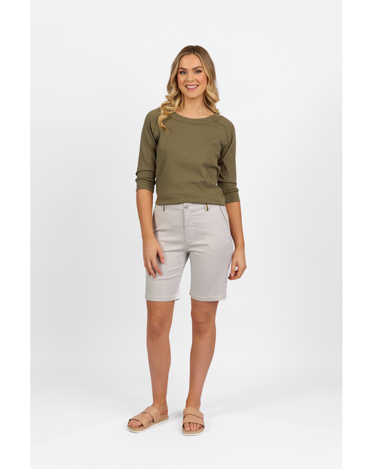 VASSALLI SLIM LEG ABOVE KNEE SHORT WITH CONTRAST TRIM