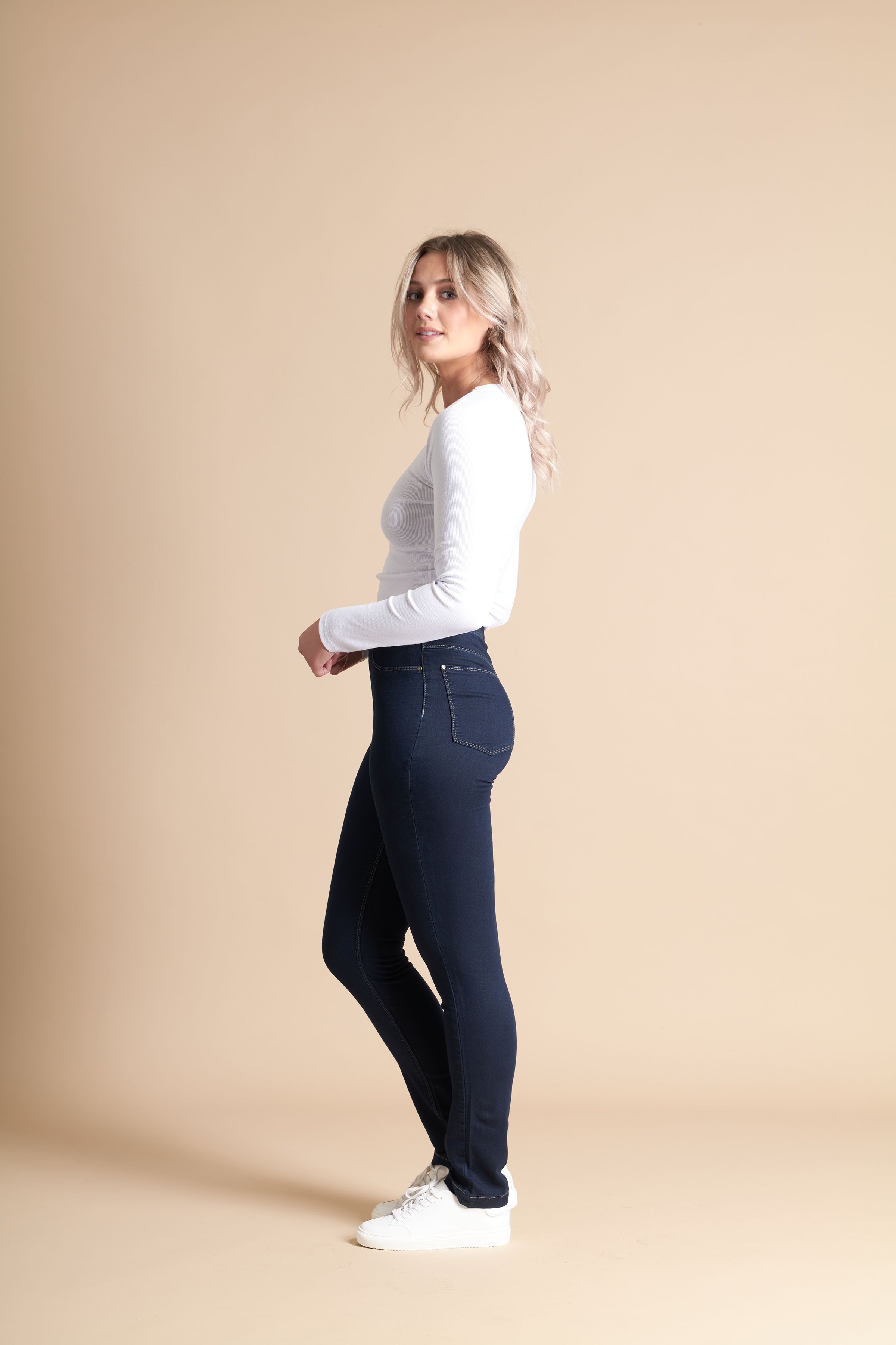 MACJAYS CALIFORNIA STRETCH PULL ON JEAN - Jeans : Status Clothing - MACJAYS  S 22